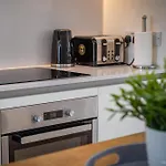 Large Townhouse 5 Beds With Two Parking Spaces - Centre Apartment Manchester