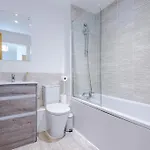 2br Flat In Salford, Modern, Centre, Wifi, Kitchen