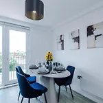 2br Flat In Salford, Modern, Centre, Wifi, Kitchen Manchester