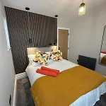 Daire Short Walk To Coop Live And Etihad Stadium *