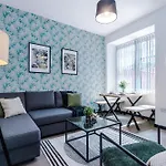 Hébergement de vacances Large 4br House, Sleeps 8, Parking, Full Kitchen, Ideal For Groups, Family, Contractors