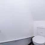 Hébergement de vacances Large 4br House, Sleeps 8, Parking, Full Kitchen, Ideal For Groups, Family, Contractors