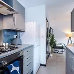 Large 4br House, Sleeps 8, Parking, Full Kitchen, Ideal For Groups, Family, Contractors Hébergement de vacances