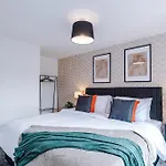 Large 4br House, Sleeps 8, Parking, Full Kitchen, Ideal For Groups, Family, Contractors