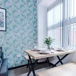 Large 4br House, Sleeps 8, Parking, Full Kitchen, Ideal For Groups, Family, Contractors