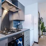 Large 4br House, Sleeps 8, Parking, Full Kitchen, Ideal For Groups, Family, Contractors *