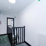 Hébergement de vacances Large 4br House, Sleeps 8, Parking, Full Kitchen, Ideal For Groups, Family, Contractors