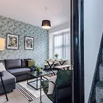 Large 4br House, Sleeps 8, Parking, Full Kitchen, Ideal For Groups, Family, Contractors