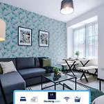 Large 4br House, Sleeps 8, Parking, Full Kitchen, Ideal For Groups, Family, Contractors Hébergement de vacances *