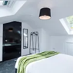 Large 4br House, Sleeps 8, Parking, Full Kitchen, Ideal For Groups, Family, Contractors Hébergement de vacances