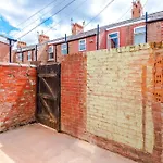 Large 4br House, Sleeps 8, Parking, Full Kitchen, Ideal For Groups, Family, Contractors *