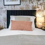 Hébergement de vacances Large 4br House, Sleeps 8, Parking, Full Kitchen, Ideal For Groups, Family, Contractors