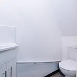 Hébergement de vacances Large 4br House, Sleeps 8, Parking, Full Kitchen, Ideal For Groups, Family, Contractors