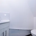 Hébergement de vacances Large 4br House, Sleeps 8, Parking, Full Kitchen, Ideal For Groups, Family, Contractors *