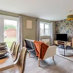 Chic 4bd Abode - Free Parking - Snooker Manchester