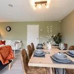 Chic 4bd Abode - Free Parking - Snooker * Manchester