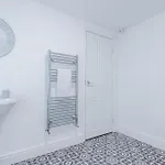 Stylish 3 Bedroom - Free Parking, Smart Tv, Sleeps 8 Manchester