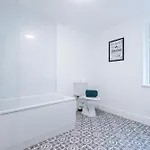 Stylish 3 Bedroom - Free Parking, Smart Tv, Sleeps 8 Prázdninový dům Manchester