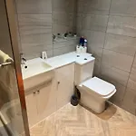 Centre Flat Available For Bookings Of 2 Weeks Or Manchester