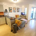Cosy Mins Away To Man Etihad Arena - Pass The Keys *
