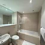 Modern 2 Bed Center Apartment Manchester