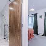 Big Mcr 5-bedroom Contractor House Sleeps 8 With Parking By Purestay Casa de Férias