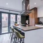 Casa de Férias Big Mcr 5-bedroom Contractor House Sleeps 8 With Parking By Purestay Manchester