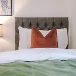 Big Mcr 5-bedroom Contractor House Sleeps 8 With Parking By Purestay Casa de Férias Manchester