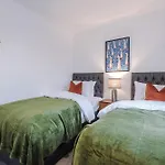 Big Mcr 5-bedroom Contractor House Sleeps 8 With Parking By Purestay * Manchester