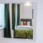 Big Mcr 5-bedroom Contractor House Sleeps 8 With Parking By Purestay Casa de Férias