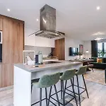 Casa de Férias Big Mcr 5-bedroom Contractor House Sleeps 8 With Parking By Purestay Manchester