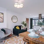 Big Mcr 5-bedroom Contractor House Sleeps 8 With Parking By Purestay