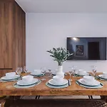 Big Mcr 5-bedroom Contractor House Sleeps 8 With Parking By Purestay Casa de Férias *