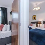 Big Mcr 5-bedroom Contractor House Sleeps 8 With Parking By Purestay * Manchester