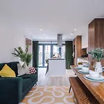 Big Mcr 5-bedroom Contractor House Sleeps 8 With Parking By Purestay Casa de Férias *