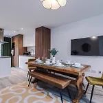 Casa de Férias Big Mcr 5-bedroom Contractor House Sleeps 8 With Parking By Purestay Manchester