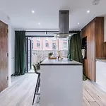 Big Mcr 5-bedroom Contractor House Sleeps 8 With Parking By Purestay * Manchester