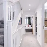 Big Mcr 5-bedroom Contractor House Sleeps 8 With Parking By Purestay Casa de Férias Manchester