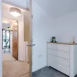 Big Mcr 5-bedroom Contractor House Sleeps 8 With Parking By Purestay