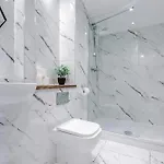 Big Mcr 5-bedroom Contractor House Sleeps 8 With Parking By Purestay Manchester