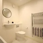 Modern 3br With Garden And Parking Mcr