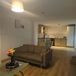 Spacious 2 Bedroom Centre Daire *