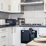 Апартаменты The Didsbury Retreat
