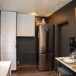 2br In Near Etihad Stadium With Parking *