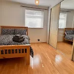 Stylish To Rent 100m From The Etihad And Coop Live *