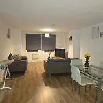 Spacious 2 Bedroom Centre *