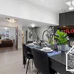 Spacious 4 Bedroom House With Pool Table And Pac-man Games In The Centre Manchester