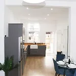 Near Etihad, Free Parking, Workplace & Garden Tatil Evi *
