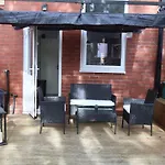 Near Etihad, Free Parking, Workplace & Garden *