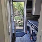 Feriehus Sleeps 5 - Free Parking Wifi Near Airport & *